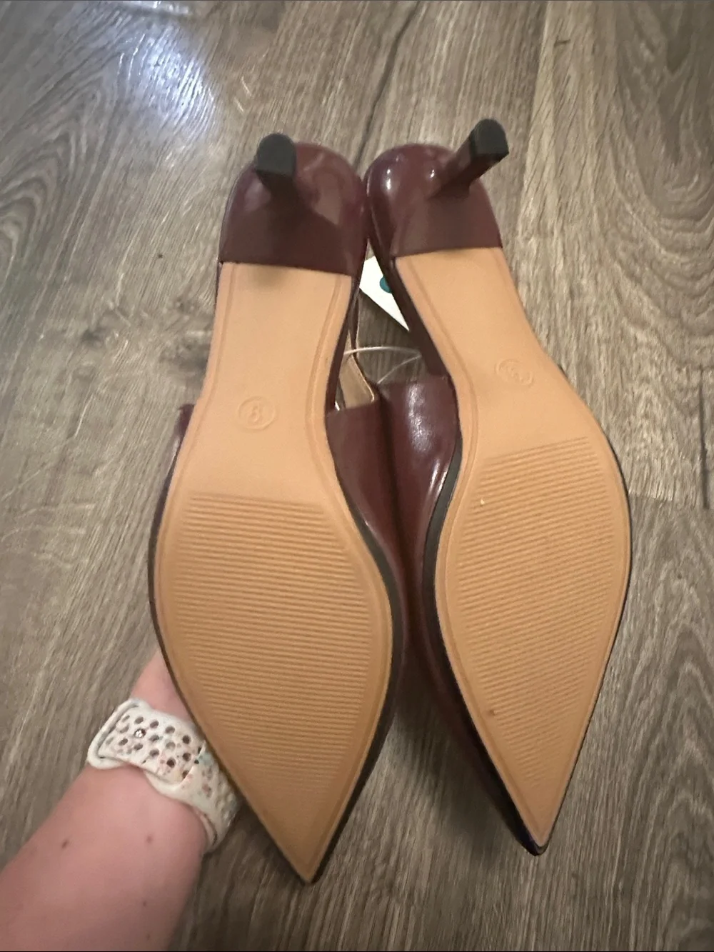 Women's Pointed Slingback Heel in Burgundy. Sz 9. New with tags.